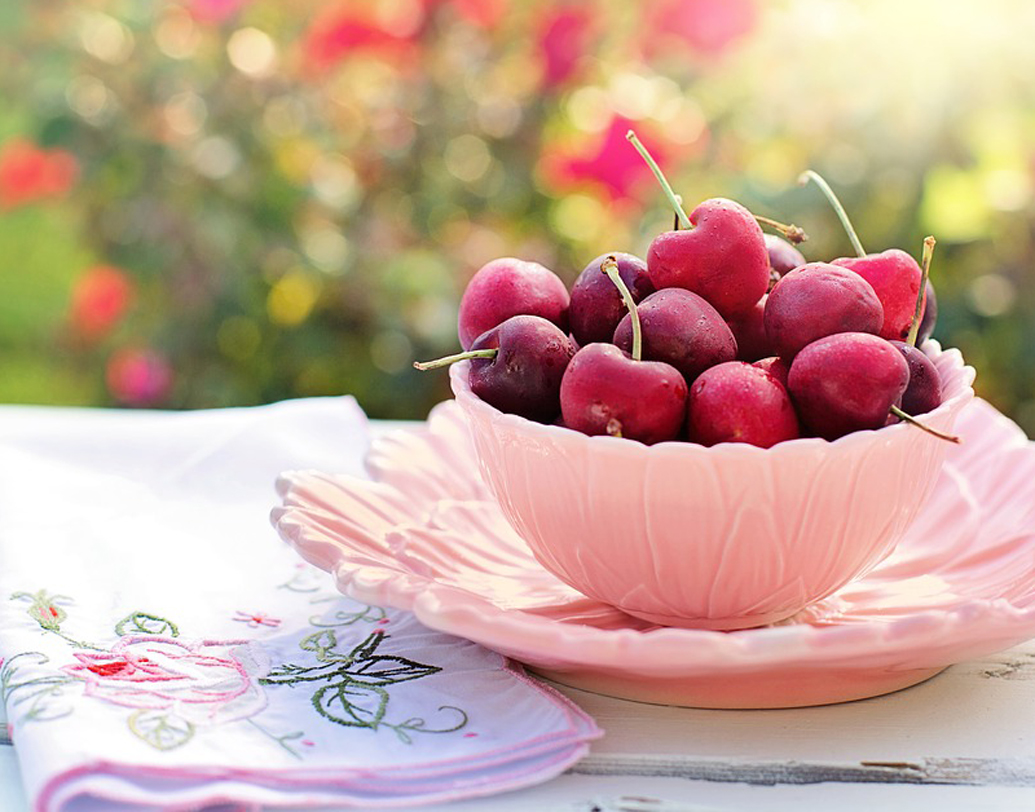 চেরি: এই ফলের মধ্যে রয়েছে অ্যান্টিঅক্সিডেন্ট যা পেশির ব্যথা কমাতে সাহায্য করে।