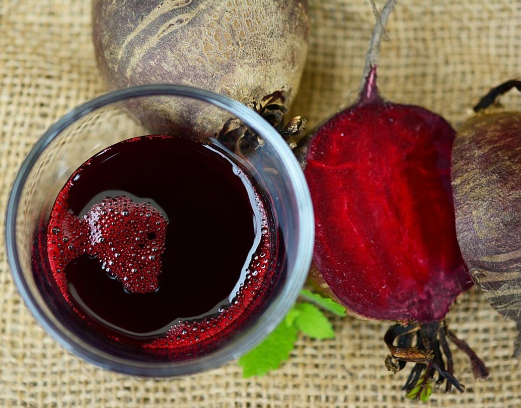 বিটের রস: প্রচুর পুষ্টিগুণের কারণে নিউট্রিশনিস্টদের অন্যতম পছন্দ বিটের রস। ক্লান্ত লাগলে এনার্জি বাড়াতে, ঘুম পেলে জাগিয়ে রাখতে বিটের রসের কোনও তুলনা হয় না।