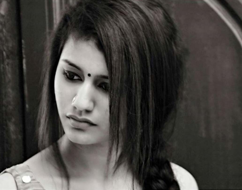 কেরলের ত্রিসুর শহরেই থাকেন অভিনেত্রী প্রিয়া প্রকাশ ভ্যারিয়ার। সেখানে বিমলা কলেজের বি.কম এর প্রথম বর্ষের ছাত্রী তিনি।