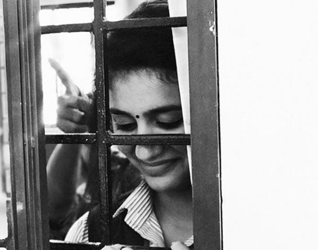 তাঁকে ঘিরে সোশ্যাল মিডিয়ায় মিমস আর জোকসের ছড়াছড়ি। তবে প্রথম ঝলকেই যে বাজিমাত করে দিয়েছেন তাতে বেশ খুশি ১৮ বছরের এই অভিনেত্রী। টুইটারে প্রিয়া লিখছেন, ‘বিশ্বাস হচ্ছে না। আমাকে ঘিরে মানুষের মধ্যে এমন উন্মাদনা আর ভালবাসা দেখে আমি আপ্লুত। সকলকে অনেক ধন্যবাদ।’