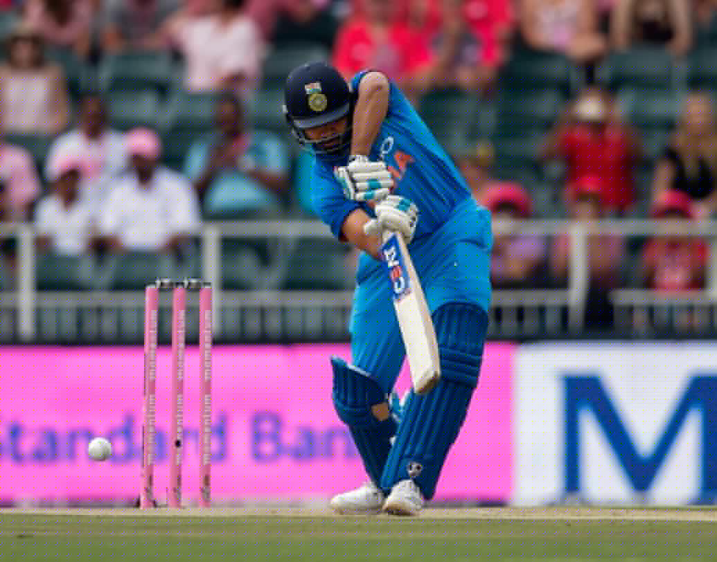 রোহিত শর্মা: চলতি ওডিআই সিরিজে রানের ক্ষরা রোহিতের ব্যাটে।  শেষ চার ওয়ান ডে ম্যাচে রোহিতের মোট রান ৪০। তবে তাঁকে দল থেকে সরানোর কথা  সম্ভবত ভাবছেন না কোহালি।