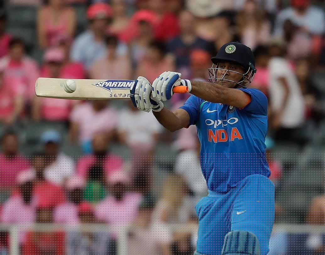 মহেন্দ্র সিংহ ধোনি: বয়স বাড়লেও এখনও ভারতীয় দলের সম্পদ ধোনি। ক্রিকেটের ছোট ফর্ম্যাটে ধোনিকে ছাড়া অন্য কাউকে এখনই ভাবছে না টিম ম্যানেজমেন্ট।