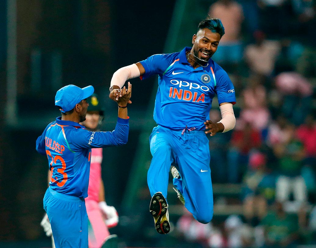 হার্দিক পাণ্ড্য: অলরাউন্ডার হার্দিক এই মুহূর্তে ভারতের প্রথম এগারোয় প্রায় নিশ্চিত। দলের প্রয়োজনে চার নম্বরেও ব্যাট করতে পারেন তিনি। পঞ্চম বোলারের কাজটাও বেশ ভাল করেন।