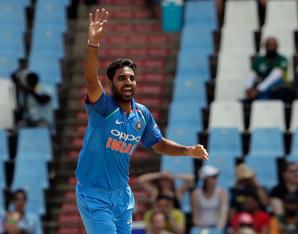 ভুবনেশ্বর কুমার: দক্ষিণ আফ্রিকা সফরে ধারাবাহিকতা দেখিয়েছেন ভুবি। ভারতীয় বোলিংয়ের অন্যতম প্রধান অস্ত্র তিনি-ই। চোট না থাকলে দলে তিনি নিশ্চিত।