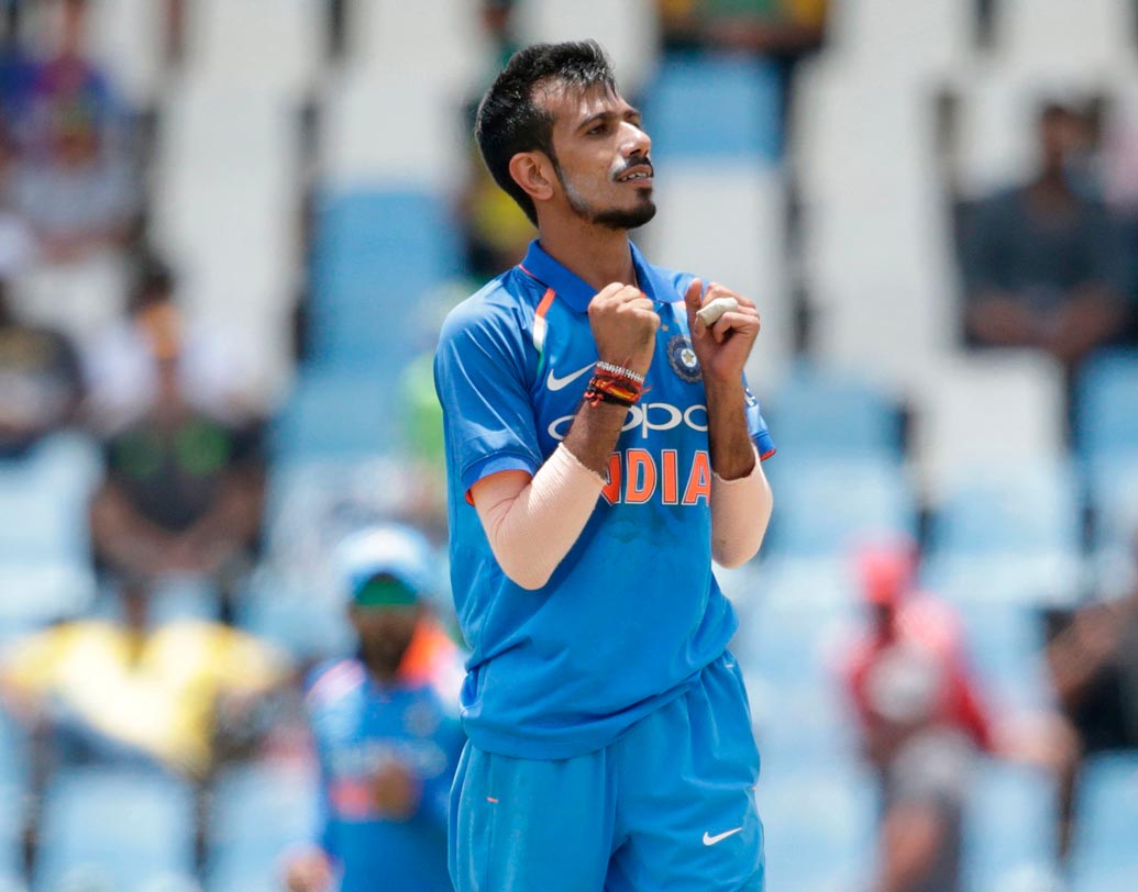 যুজবেন্দ্র চাহাল: দক্ষিণ আফ্রিকার এই মুহূর্তের সবচেয়ে বড় আতঙ্কের নাম সম্ভবত এই রিস্ট স্পিনার। জয়ের জন্য তাঁর স্পেলের দিকে তাকিয়ে থাকবে ভারত।