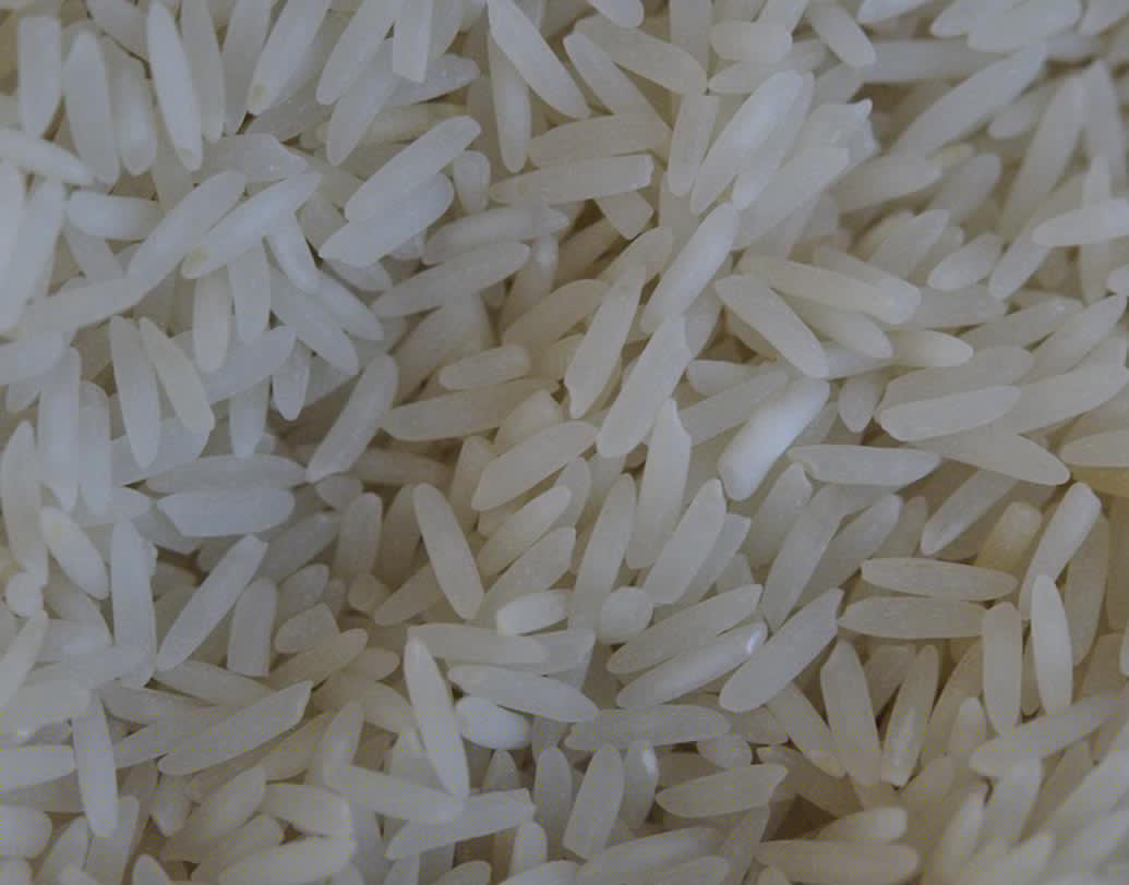 হোয়াইট রাইস: ধান ভাঙার পর পালিশ করে তৈরি করা হয় হোয়াইট রাইস। আমরা সাধারণত প্রতি দিন সাদা চাল খেয়ে থাকলেও এই চালের পুষ্টিগুণ কম। সিদ্ধ হতেও কম সময় লাগে।