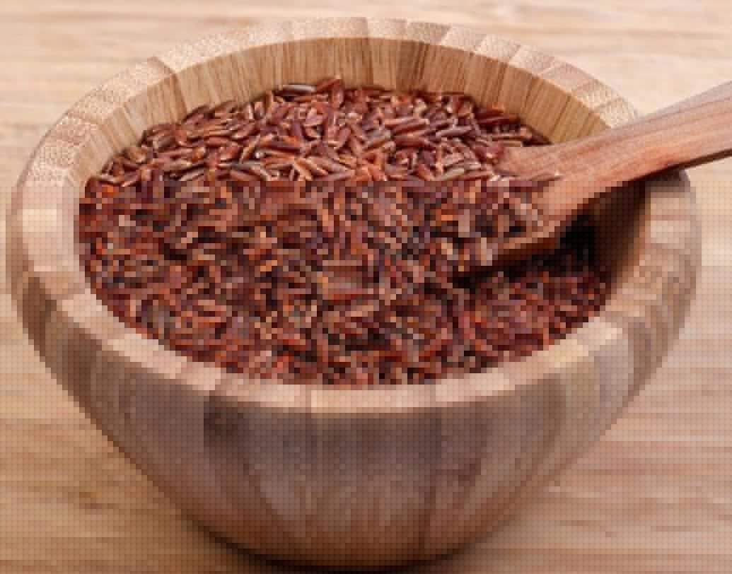 রেড রাইস: অ্যান্থোসায়ানিন বেশি থাকার জন্য এই চালের রং লাল। রেড রাইস রান্না করতেও ব্রাউন রাইসের মতোই সময় লাগে। যে ধরনের রান্নায় চাল সারা রাত ভিজিয়ে রেখে সকালে বেটে তৈরি করতে হয় সে সব রান্নায় রেড রাইস ব্যবহার করা হয়।