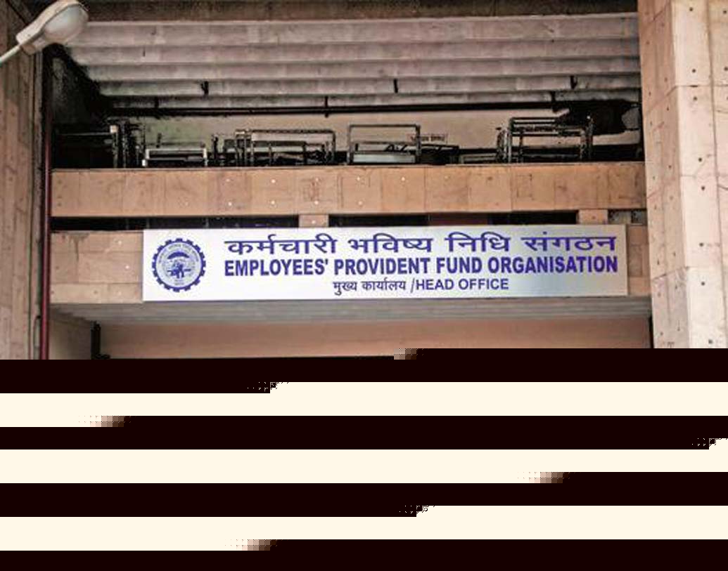 এত দিন পর্যন্ত পিপিএফ অ্যাকাউন্ট খোলার অন্তত পাঁচ বছর পর সেখান থেকে টাকা তোলা যেত। নতুন প্রস্তাব চালু হলে, জরুরি প্রয়োজনে পাঁচ বছরের মেয়াদ ফুরোনোর আগেই টাকা তোলার সুবিধা পাবেন গ্রাহক।