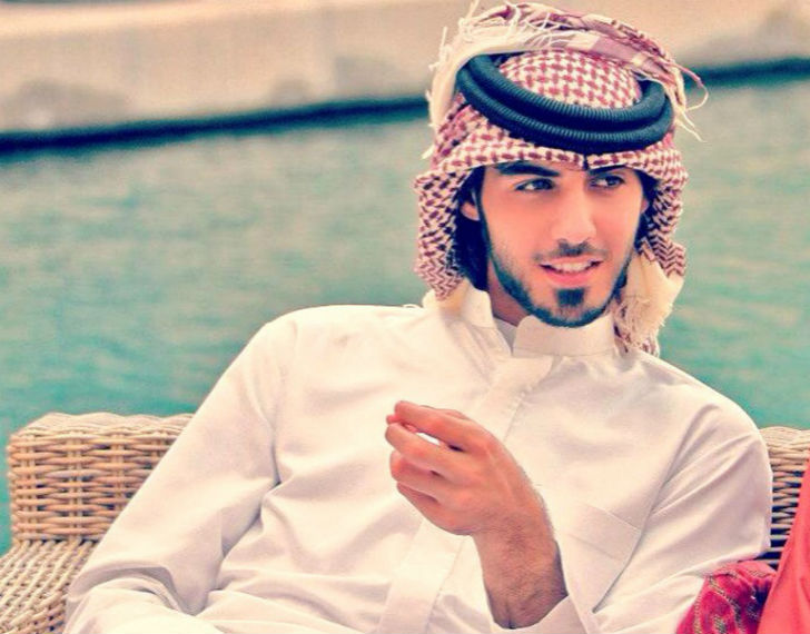 ওমর বুরকান আল গালা:
উফ! হাজার নারীর হৃদয় চুরি করতে কয়েক সেকেন্ডও লাগে না তাঁর।<br> মাথায় কাপড়, চাপ দাড়ি, সাদা জামা, এক জোড়া চোখ।<br> এতেই কাবু গোটা সোশ্যাল মিডিয়া। একটা ছবির দৌলতে এখন তিনি ভ্যানকুবারের স্থায়ী বাসিন্দা এবং সেখানকার জনপ্রিয় মডেল।