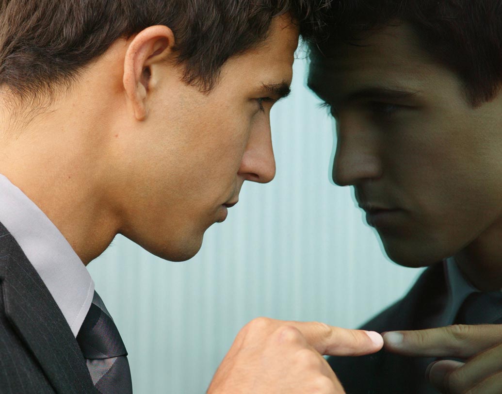 এরা যেমন আত্ম সমালোচনায় ভোগেন, তেমনই অন্যদের প্রতিও সব সময়ই নেতিবাচক। কারও মধ্যেই ভাল কিছু দেখতে পান না।