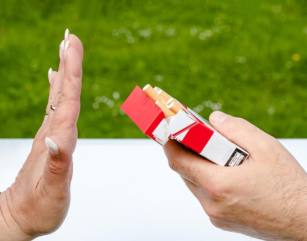 জীবনে দুঃখের সঙ্গে যুঝতে নেশাগ্রস্ত হয়ে পড়েন এরা। আর তারপর নেশাগ্রস্ত, অসুখি জীবনই কাটিয়ে দেন।