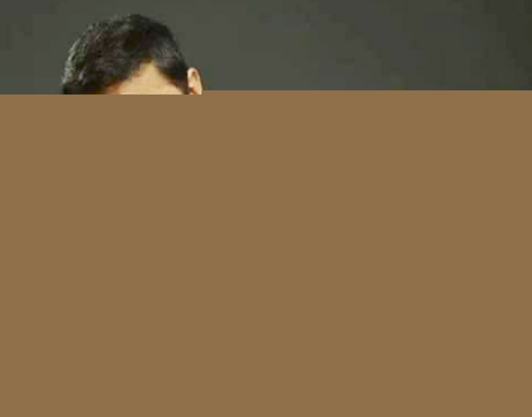 কমল হাসন: অভিনয় হোক বা রাজনীতি, গ্ল্যামারে কোনও অংশে কম যান না জনপ্রিয় দক্ষিণী অভিনেতা কমল হাসন। দক্ষ অভিনেতা হিসেবে একগুচ্ছ অ্যাওয়ার্ড রয়েছে তাঁর ঝুলিতে। তাঁর আসল নাম পার্থসারথি।