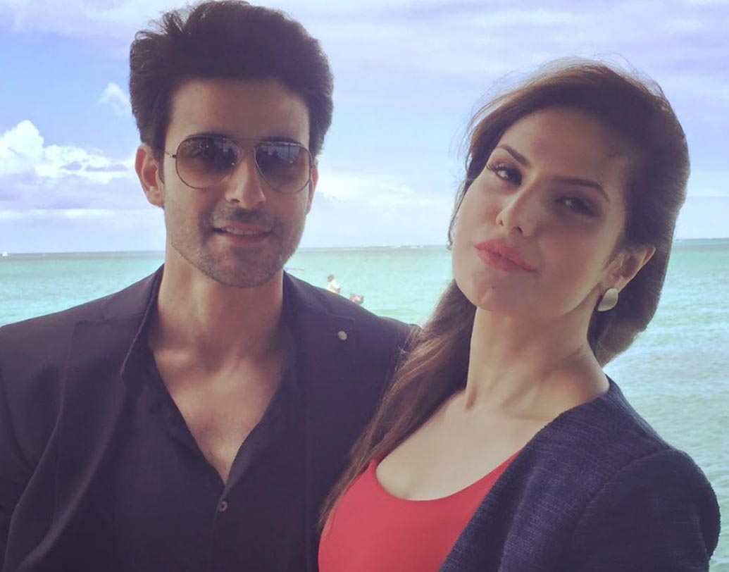 অকসর ২-গৌতম রোডে: টিভি ধারাবাহিক ছাড়া বড় পর্দাতেও চুটিয়ে অভিনয় করেছেন গৌতম রোডে। গত বছর মুক্তি পায় অভিনব শুক্লা, জারিন খান, মোহিত মাদান এবং গৌতম রোডে অভিনীত ‘অকসর ২’। ছবিটিতে খল চরিত্রে দেখা গিয়েছে গৌতমকে।