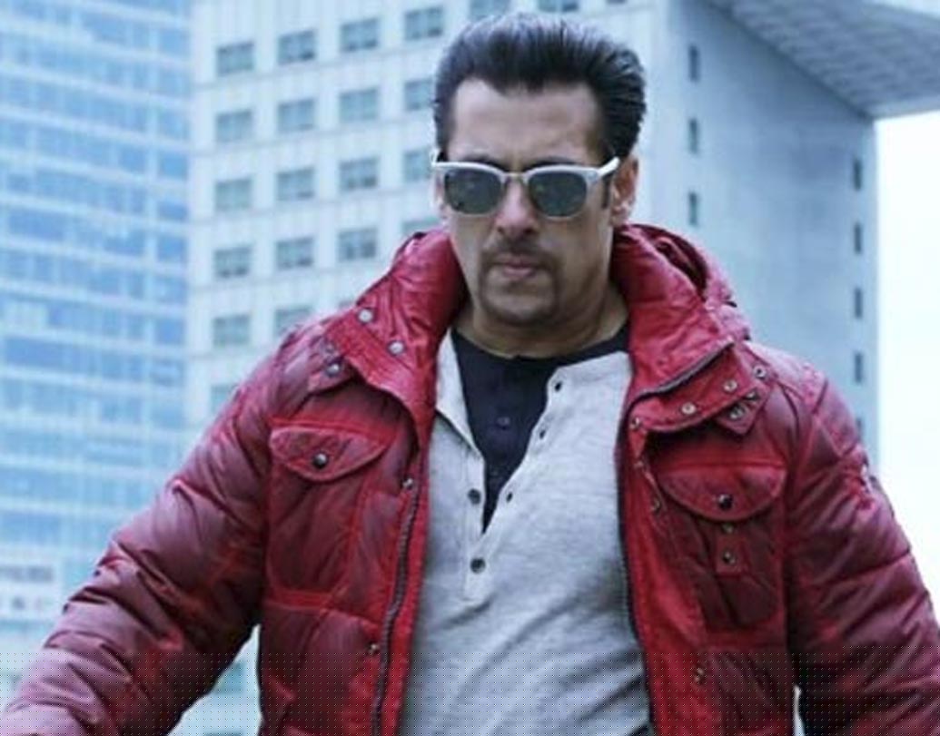 কিক ২-সলমন খান: ২০১৪-এ মুক্তি পাওয়া বলিউড অ্যাকশন-থ্রিলার ‘কিক’-এর সিক্যুয়েল হতে চলেছে ‘কিক টু’। মুক্তি পাবে পরের বছর। এই ছবিতে নেগেটিভ চরিত্র ‘ডেভিল’-এর ভূমিকায় দেখা যাবে সলমনকে।