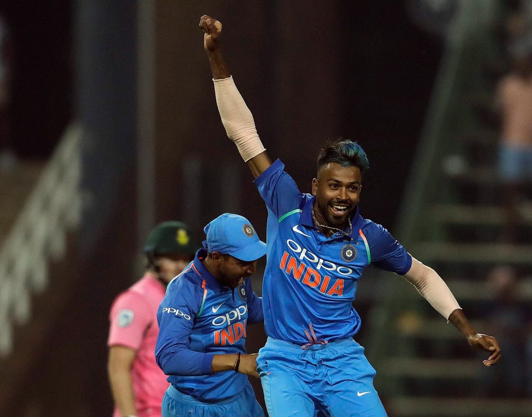 হার্দিক পাণ্ড্য: টিম ইন্ডিয়ার এক নম্বর অলরাউন্ডার হার্দিক। ফলে হার্দিককে দলের বাইরে রেখে ষষ্ঠ ওয়ান ডে ম্যাচে মাঠে নামার কথা ভাবছে না ভারতীয় টিম ম্যানেজমেন্ট।