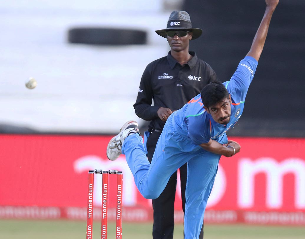 যশপ্রীত বুমরা: বিগত ম্যাচগুলিতে ভাল পারফর্ম করায় দক্ষিণ আফ্রিকার বিরুদ্ধে শেষ এক দিনের ম্যাচেও দলে জায়গা হচ্ছে বুমরার।