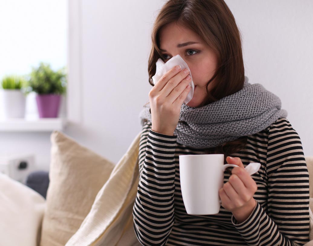 শ্বাসনালীর সমস্যা: ধূপকাঠির ধোঁয়ায় থাকে দূষিত পদার্থ যা শ্বাসনালীর মাধ্যমে শরীরে ঢুকে ফুসফুসের নানা ক্ষতি করে। বিশেষজ্ঞেরা জানাচ্ছেন, অনেকক্ষণ ধূপকাঠি জ্বালিয়ে তার সামনে বসে থাকলে সর্দি, কাশি ছাড়াও শ্বাসের সমস্যা হতে পারে।