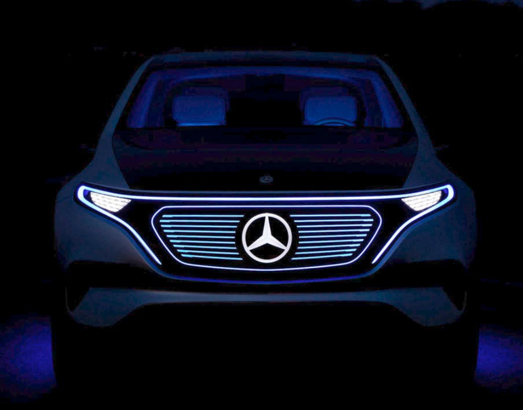 সংস্থার দাবি, ব্যাটারি চালিত গাড়ির গতি বা এক্সিলারেশন সংক্রান্ত ধারণা বদলে দেবে এই গাড়িটি। ০ থেকে ১০০ কিলোমিটার প্রতি ঘণ্টার গতিতে পৌঁছতে ‘কনসেপ্ট ইকিউ’র সময় লাগে ৫ সেকেন্ডেরও কম।