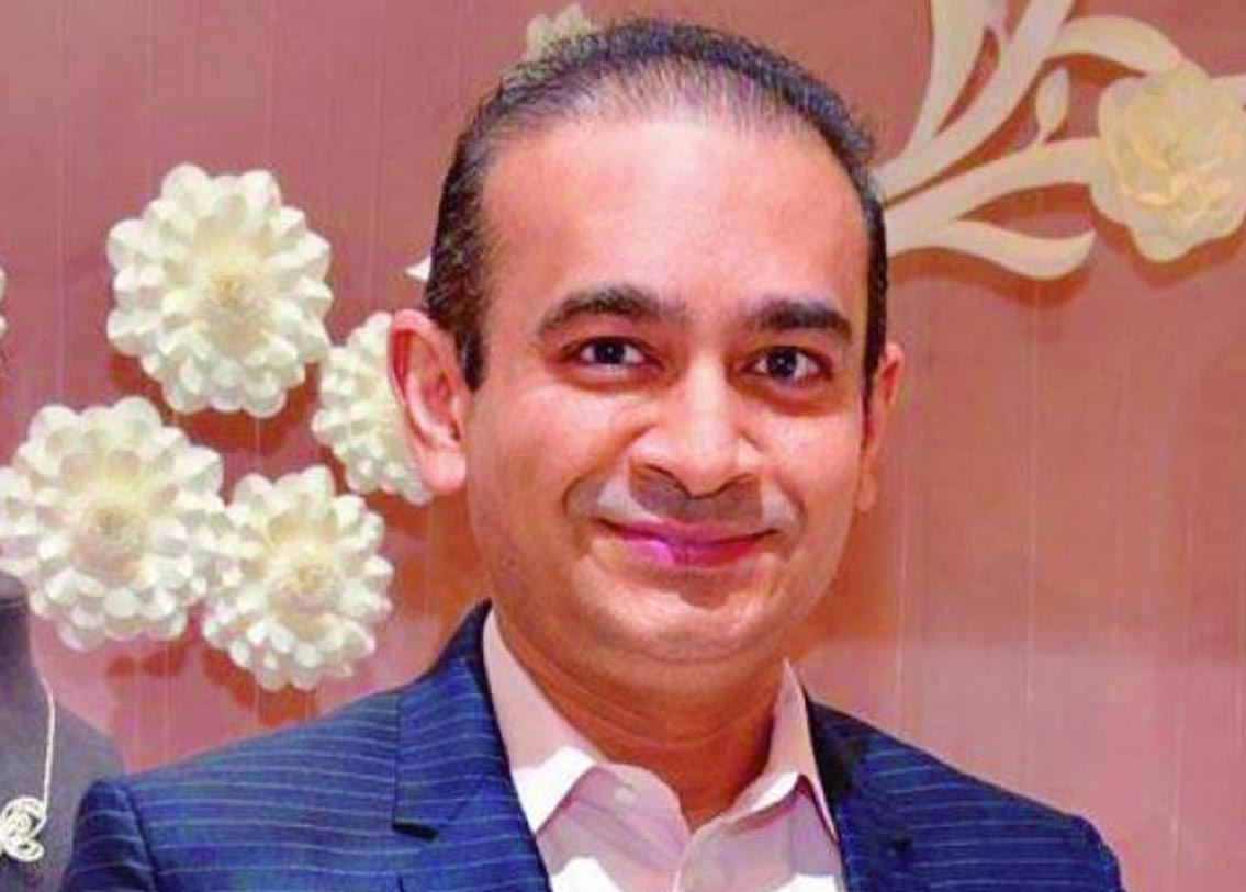 নীরব মোদী:
হিরে ব্যবসায়ী নীরব মোদীকে নিয়ে এখন দেশ উত্তাল। পঞ্জাব ন্যাশনাল ব্যাঙ্কের মুম্বইয়ের ব্র্যাডি হাউস শাখা থেকে প্রায় ১১ হাজার ৫৪৮ কোটি টাকা জালিয়াতির অভিযোগ তাঁর বিরুদ্ধে। নোটবন্দির সময়ে প্রচুর সোনা ও হিরে কিনে কালো টাকা সাদা করেছেন বলে অভিযোগ। এর পর দেশ ছেড়েছেন। তবে, এই মুহূর্তে কোথায় রয়েছেন তা এখনও জানা যায়নি। একটি বেসরকারি চ্যানেলের দাবি, নীরব নিউ ইয়র্কে। চার সপ্তাহের জন্য তাঁর পাসপোর্ট সাসপেন্ড করা হয়েছে।