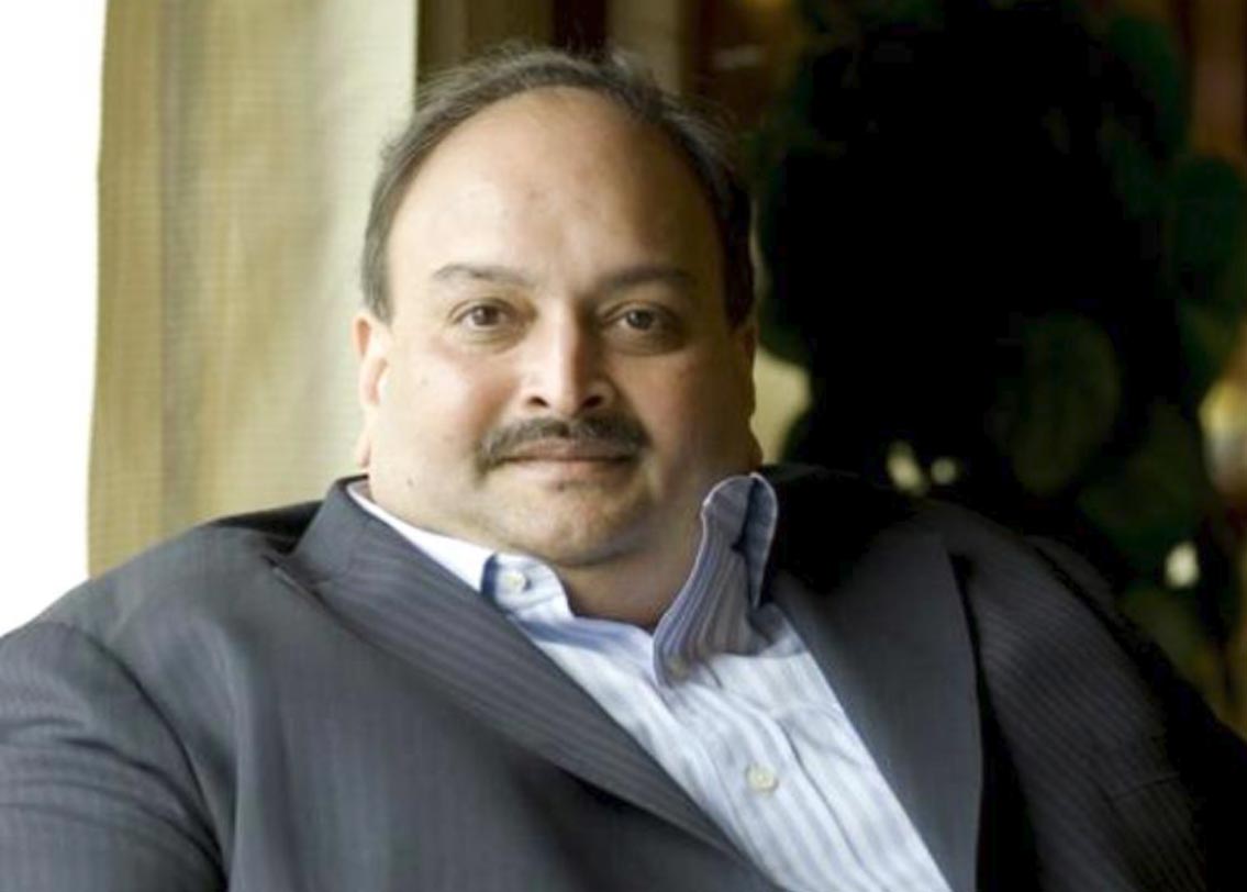 মেহুল চোক্সী:
টাকা হাপিসে ভাগ্নে নীরবের সঙ্গেই জোর টক্করে মামা মেহুল চোক্সী। ভাগ্নে নীরব মোদী পঞ্জাব ন্যাশনাল ব্যাঙ্কের চোখে ধুলো দিয়েছিলেন। একই ব্যাঙ্কের একই শাখায় একই কায়দায় প্রতারণা করেছেন মেহুল। এমনই অভিযোগ। ভাগ্নে নীরবের পাশাপাশি তাঁরও খোঁজ চালাচ্ছে সিবিআই। তিনিও দেশছাড়া। কোথায় রয়েছেন জানা যায়নি।