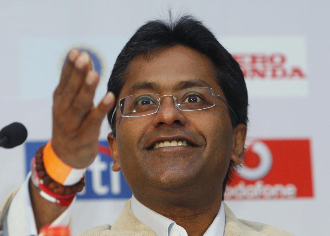 ললিত মোদী:
দীর্ঘ দিন ধরে ক্রিকেট প্রশাসনের সঙ্গে যুক্ত ছিলেন ললিত মোদী। আইপিএলের মূল রূপকার। ২০১০-এ কোচি আইপিএল টিমের শেয়ারহোল্ডারদের নাম ফাঁস করে দেন ললিত। তথ্য ফাঁস করা যাবে না, টিমের সঙ্গে চুক্তিবদ্ধ ছিলেন ললিত। তার পরেই তাঁর বিরুদ্ধে গোপনীয়তা লঙ্ঘনের অভিযোগ আনা হয়। ২০১০-এর আইপিএল শেষ হওয়ার পরেই গোপনতা লঙ্ঘন এবং ৪৭০ কোটি টাকা তছরুপের অভিযোগে তাঁকে বিসিসিআইয়ের ভাইস প্রেসিডেন্ট পদ থেকে বরখাস্ত করা হয়। ললিত এই মুহূর্তে লন্ডনে। কার্যত দেশছাড়া। বার বার সমন পাঠিয়েও কাজ না হওয়ায় ইডি-র আর্জি মেনে মোদীর বিরুদ্ধে গ্রেফতারি পরোয়ানা জারি করেছে আদালত। লন্ডন কোর্টে ইডি-র নোটিসের বিরুদ্ধে লড়াই চালাচ্ছেন ললিত।