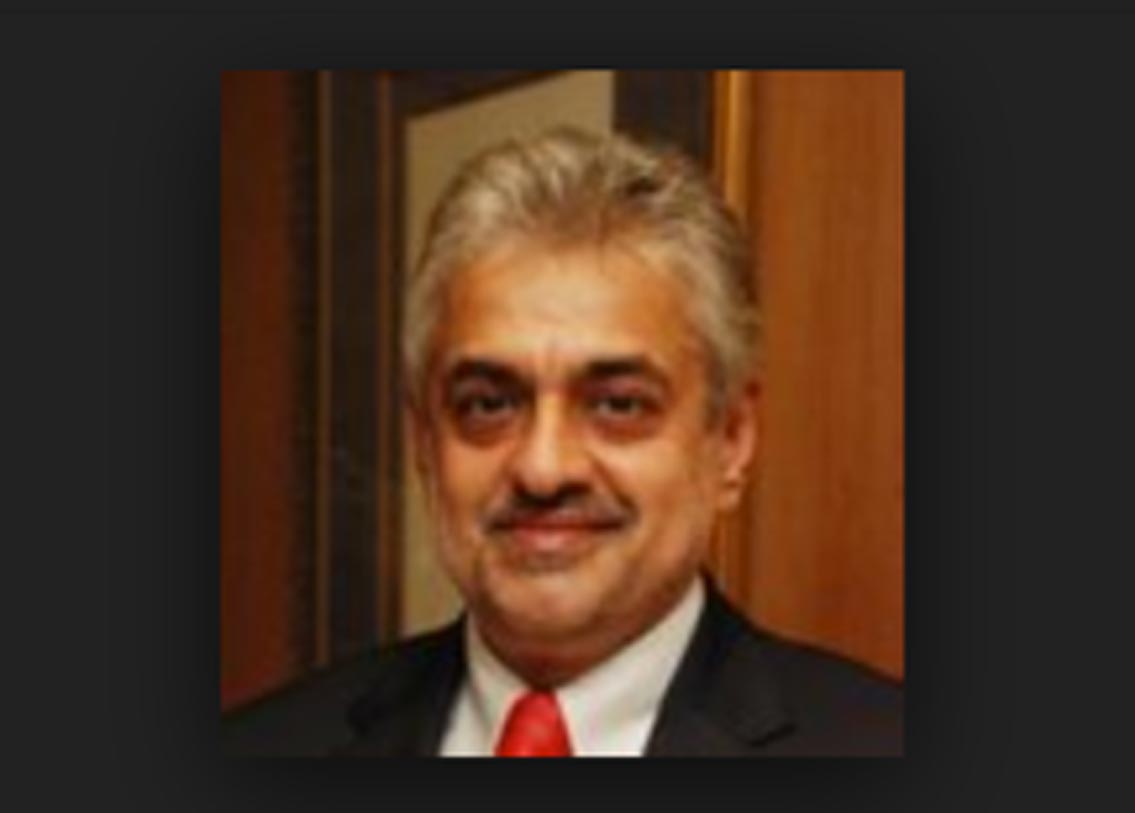 দীপক তলোয়ার:
হাওয়ালার মাধ্যমে প্রায় হাজার কোটি টাকা আর্থিক তছরুপে অভিযুক্ত তিনি। আয়কর দফতর তাঁর বিরুদ্ধে তদন্ত শুরু করে। কিন্তু, যত ক্ষণে তদন্ত শুরু হয়েছে, তিনি দেশ ছেড়ে সংযুক্ত আরব আমিরশাহিতে গা ঢাকা দেন বলে অভিযোগ।