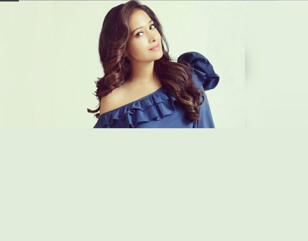 প্রীতিকা রাও: অভিনেত্রী অমৃতা রাওয়ের বোন প্রীতিকা। অমৃতা ‘ম্যায় হুঁ না’, ‘বিবাহ’, ‘ইস্ক ভিস্ক’-এর মতো বহু হিট ছবিতে অভিনয় করেছেন। তাঁর বোন প্রীতিকা হিন্দি টেলিভিশনে নজর কেড়েছিলেন ‘বেইন্তেহা’ ধারাবাহিকে। শোনা যায় প্রীতিকাও বলিউডে কাজের সুযোগ পেয়েছিলেন। ‘আশিকি টু’ ছবিতে তাঁকেই নাকি নিতে চেয়েছিলেন কাস্টিং ডিরেক্টর। কিন্তু তিনি সেই সুযোগ নিতে চাননি। যদিও কারণ জানা যায়নি। পরে শ্রদ্ধা কপূর ওই ছবিতে অভিনয় করেছিলেন।