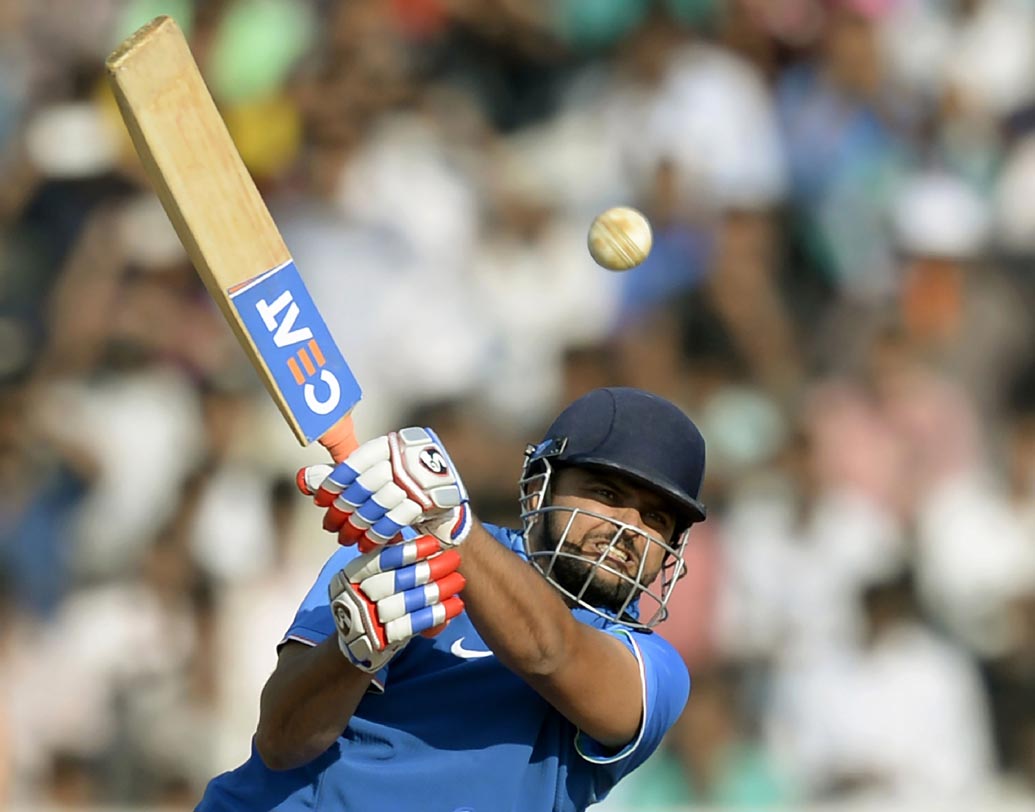 সুরেশ রায়না: দীর্ঘ দিন পর জাতীয় দলে ডাক পেয়েছেন রায়না। টিম সূত্রে খবর, এই ম্যাচ দিয়েই ফের টিম ইন্ডিয়ার জার্সিতে কামব্যাক করতে চলেছেন তিনি।