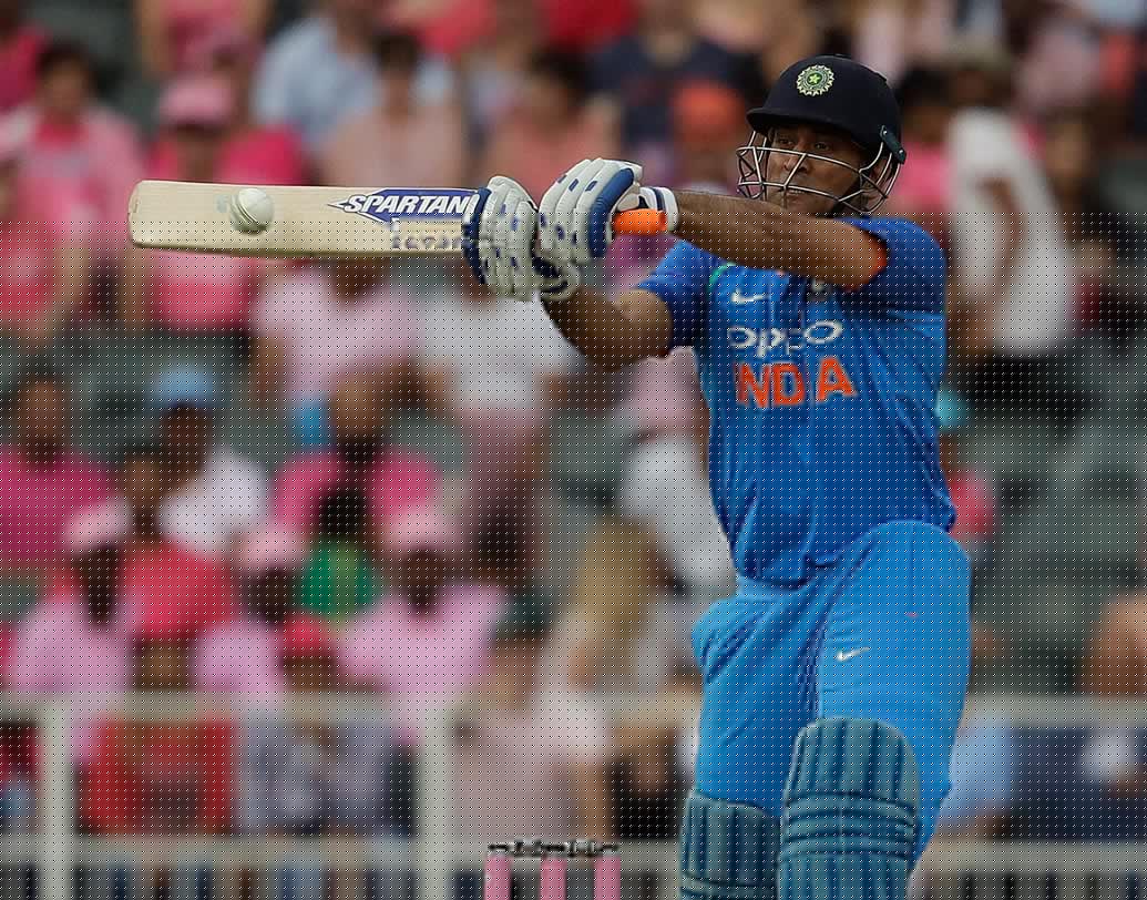 এমএস ধোনি: এখনও টিম ইন্ডিয়ার ভরসার আরেক নাম ধোনি।শুধু উইকেটের পিছনেই নয়, ব্যাট হাতেও এখনও সমান সাবলীল তিনি। ফলে এই ম্যাচে ধোনির খেলা সম্পূর্ণ ভাবে নিশ্চিত।