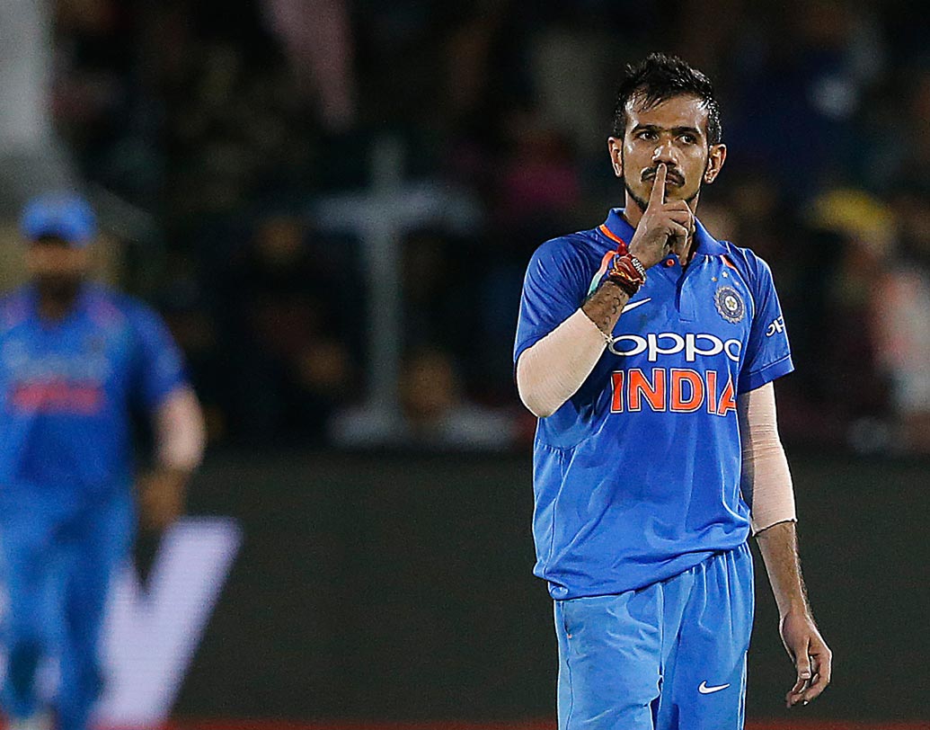 যুজবেন্দ্র চহাল: বারবার প্রোটিয়া ব্যাটসম্যানদের বিপাকে ফেলেছেন এই রিস্ট স্পিনার। মূলত চহাল-যাদব জুটির কাছেই গোটা সিরিজে নাস্তানাবুদ হতে হয়েছে প্রোটিয়া ব্যাটসম্যানদের। ফলে প্রথম টি২০ ম্যাচে ভারতীয় দলে এক প্রকার নিশ্চিত চহাল।