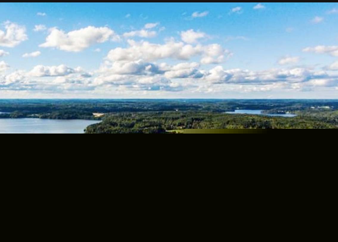 নিজের মতো থাকো, নিজের মতো বাঁচো, নিজের উপর ফোকাস করো— তখন ঠিক এটাই মাথায় আসে ক্রিস্টিনার। পুরুষদের উপস্থিতি যাতে এর অন্তরায় না হয়, তার জন্য নিজের এই দ্বীপ থেকে পুরুষদেরই বাদ দিয়ে দিয়েছেন তিনি।