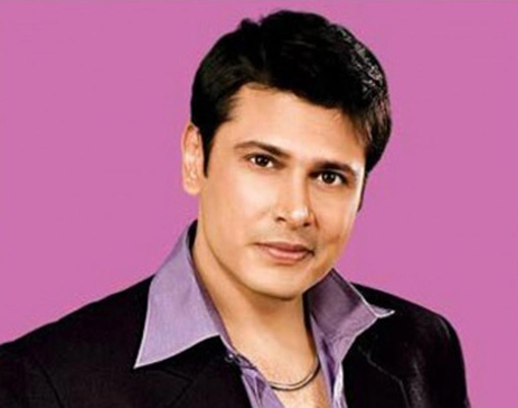 ২০০১ থেকে টানা আট বছর চলেছিল এই ধারাবাহিক। অনুরাগের চুলের স্টাইল ও হাসির জাদুতে বহু মহিলাই তাঁর প্রেমে পড়েছিলেন।