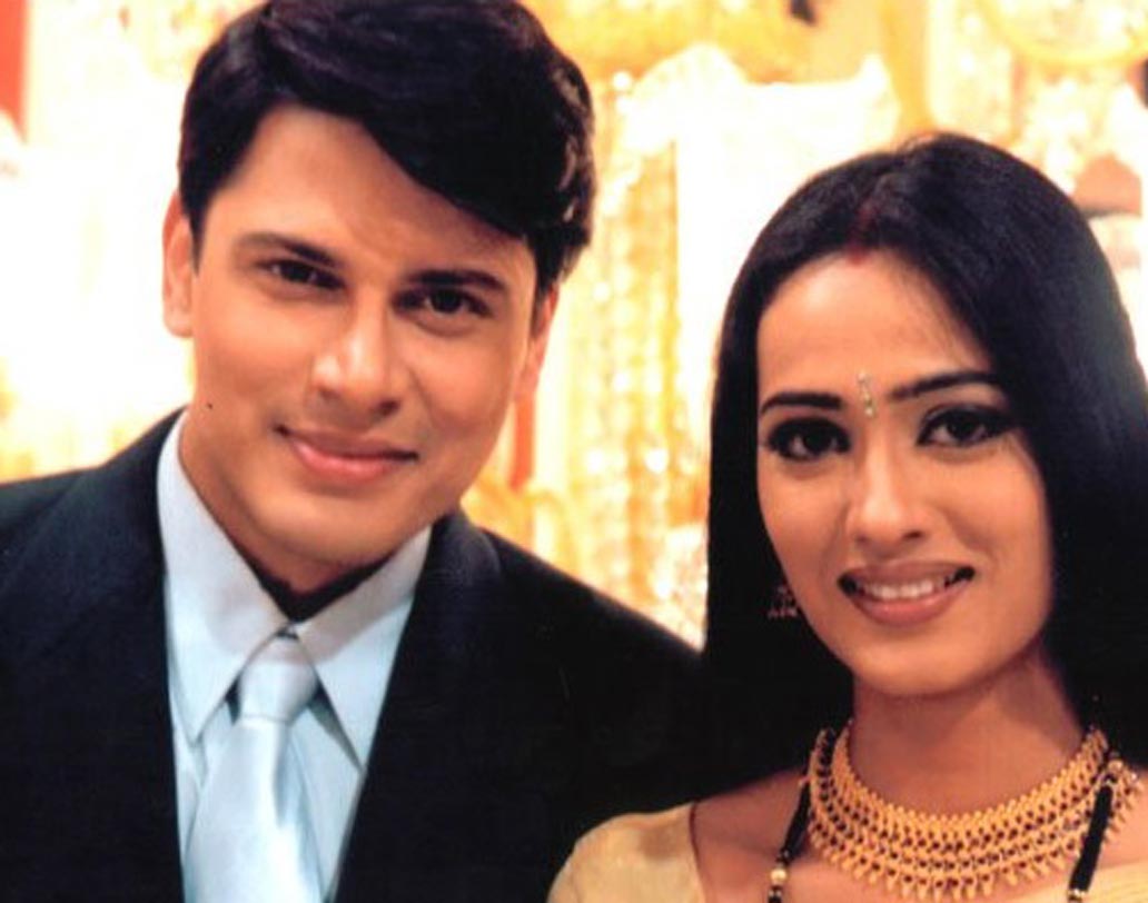 অনুরাগ ও প্রেরণার অন-স্ক্রিন কেমিস্ট্রি অসম্ভব জনপ্রিয়তা পেয়েছিল। প্রেরণার চরিত্রে অভিনয় করে নজর কেড়েছিলেন শ্বেতা তিওয়ারি। ধারাবাহিকে ছোটবেলা থেকেই দু’জন একে অপরকে পছন্দ করতেন বলে দেখানো হয়েছিল। কোমলিকার চরিত্রে নজর কেড়েছিলেন উর্বশী ঢোলাকিয়াও।