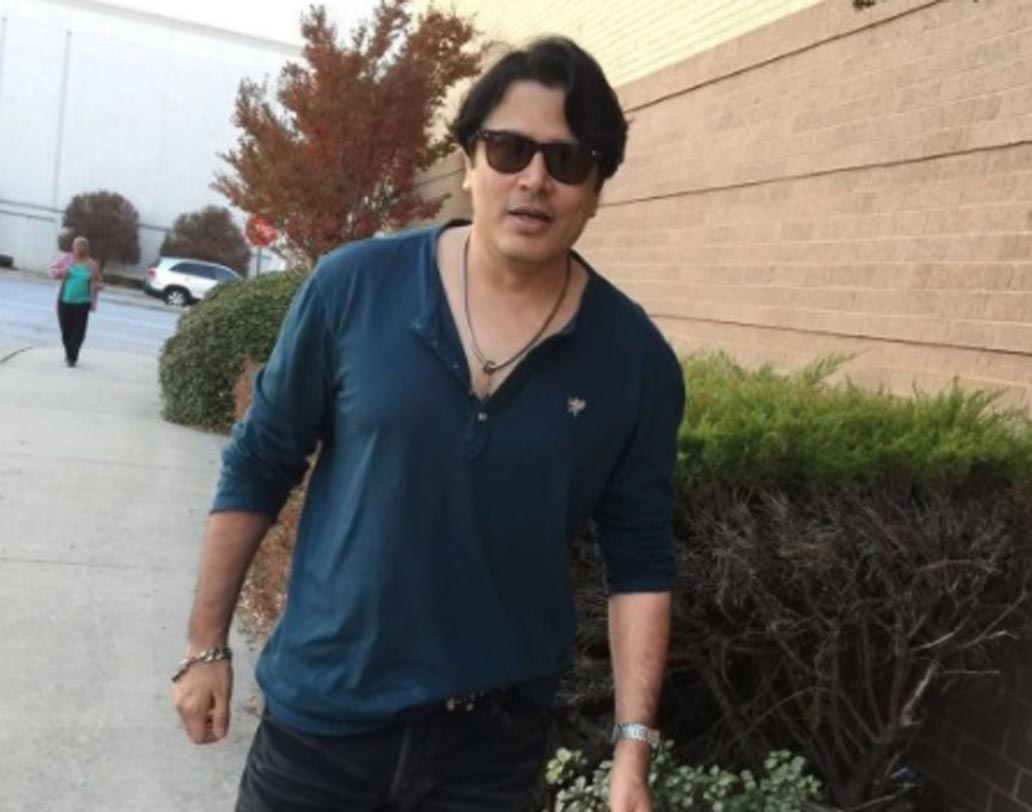 অভিনয় জগত থেকে ইদানীং অনেকটাই দূরে তিনি। আজকাল তাঁকে প্রায় দেখাই যায় না। সেজানের চেহারাও অনেকটাই বদলে গিয়েছে। যদিও ‘অনুরাগ’ সেজান আজও সমান জনপ্রিয়।