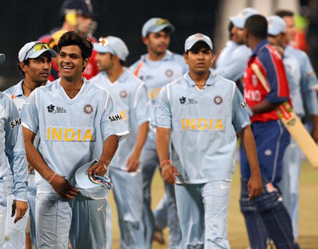 তালিকার তিন নম্বরে ২০০৭-এর ১৯ সেপ্টেম্বর ডারবানে ইংল্যান্ডের বিরুদ্ধে ২১৮ রান। ম্যাচটি ১৮ রানে জিতে নেয় ভারত।