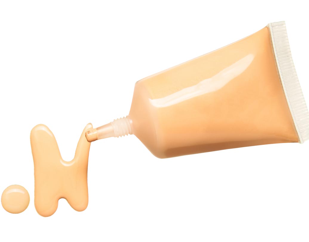 টিন্টেড ময়শ্চারাইজার: চট করে মুখে লাগিয়ে নিন কোনও টিন্টেট ময়শ্চারাইজার বা বিবি ক্রিম। স্কিন টোন সমান লাগবে দেখতে।