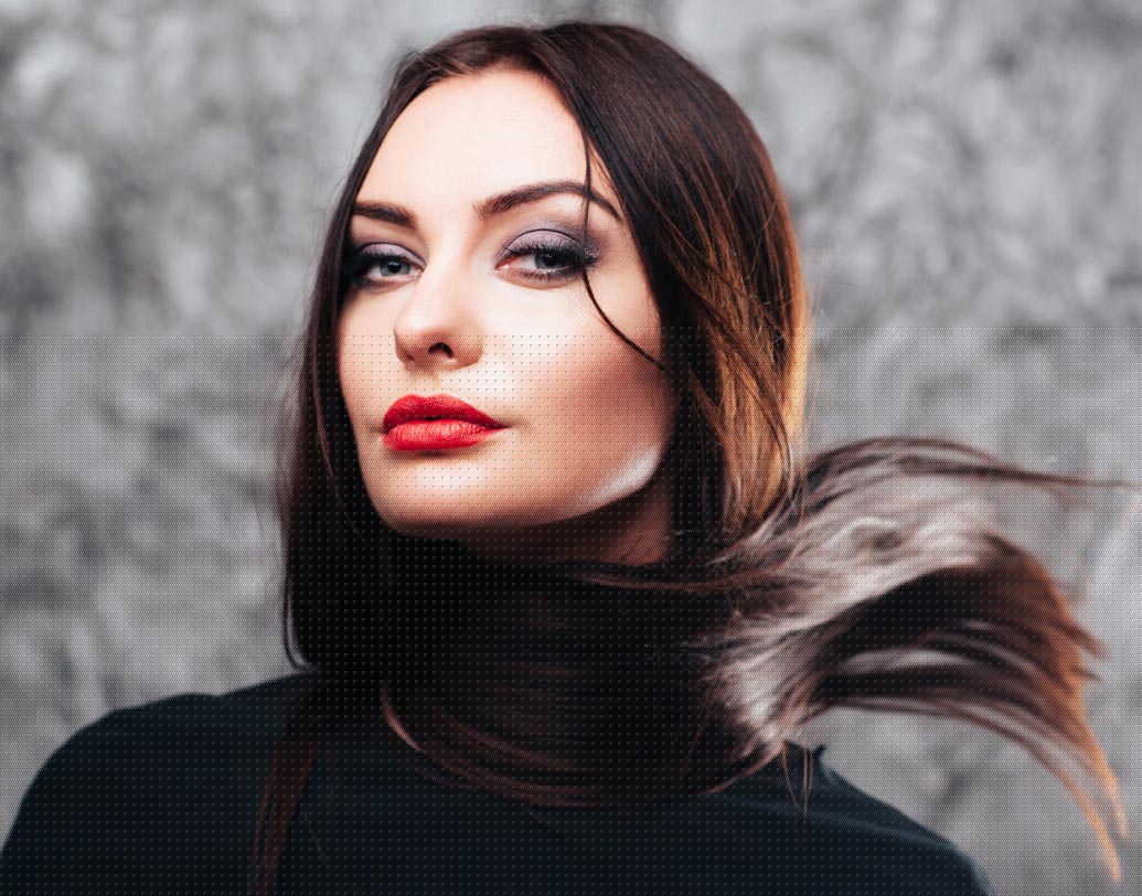 বোল্ড লিপ কালার: যদি খুব আলস লাগে অথচ এমন কোথাও যাওয়ার থাকে যেখানে গ্ল্যামারাস লুক প্রয়োজন তা হলে কোনও বোল্ড লিপ কালার লাগিয়ে নিন। স্কারলেট, লাল বা ওয়াইন এই ব্যাপারে খুব ভাল।