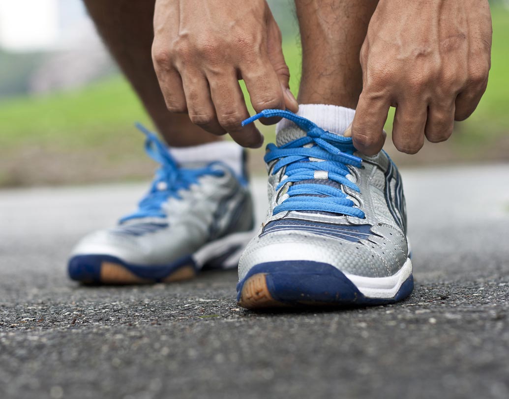 রানিং শু কখনও ওয়াশিং মেশিনে কাচবেন না। এতে জুতো নষ্ট হয়ে যেতে পারে। আবার মেশিনে জুতো কাচলে প্রচন্ড আওয়াজও হয়।