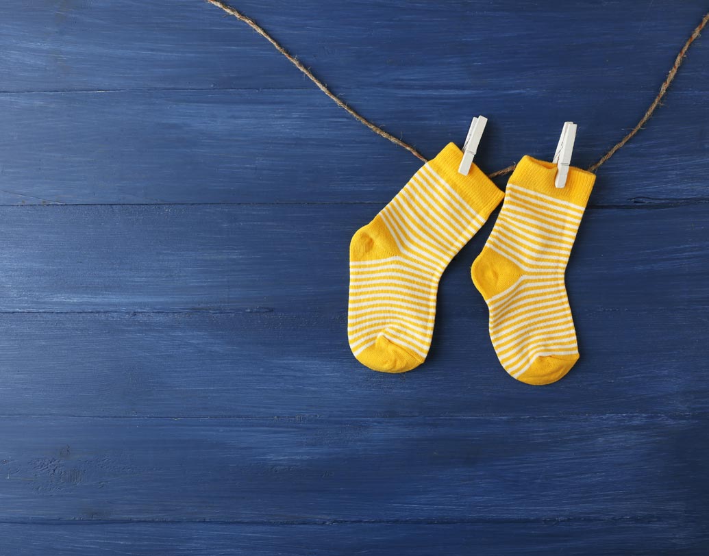 কিছু কিছু জিনিস এতই ছোট যে সেগুলো ওয়াশিং মেশিনের ভেন্টে আটকে যেতে পারে। যেমন বাচ্চাদেক মোজা বা মিটেন। এগুলো না কাচাই ভাল।