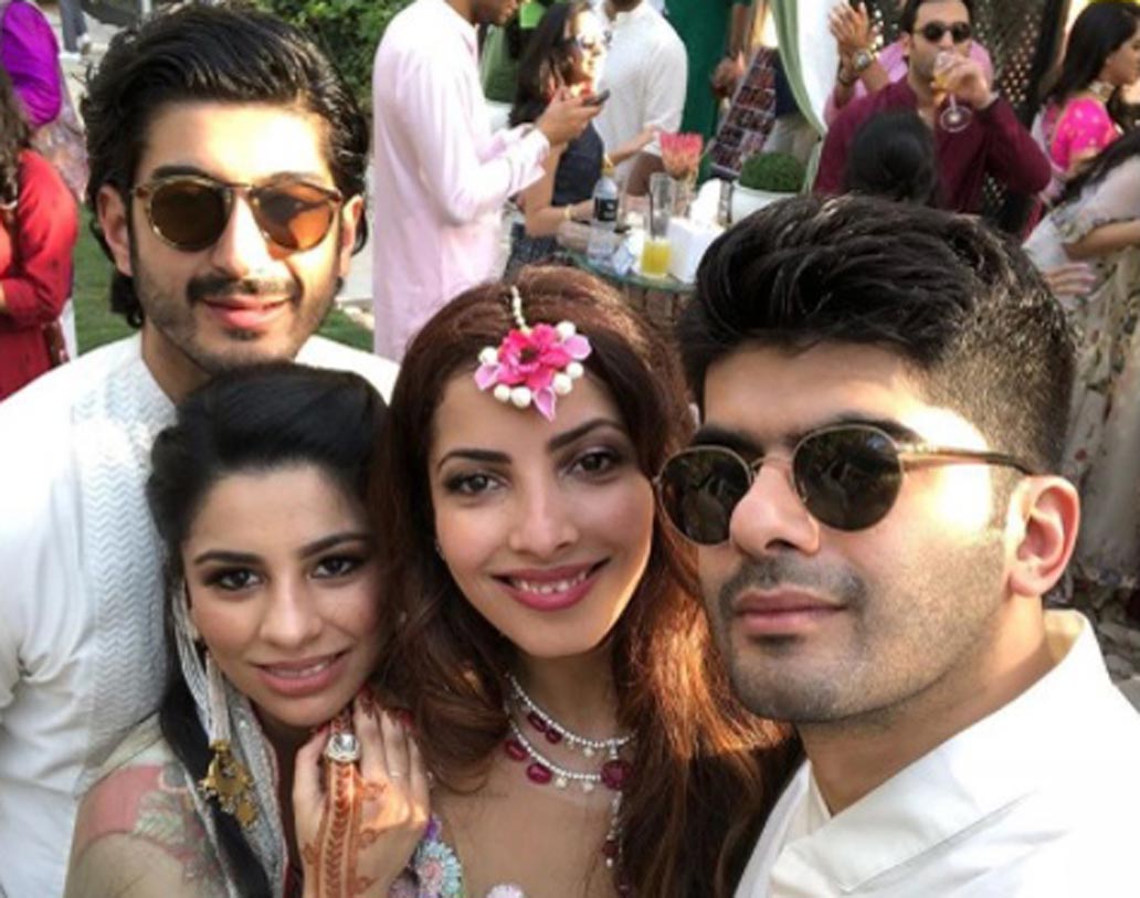 মোহিতের ডেস্টিনেশন ওয়েডিং ভেন্যু আরব আমির শাহির সমুদ্র-শহর অল রাস খাইমাহ। সেখানেই সোমবার হয়ে গেল মেহেন্দি সেরিমনি ও বিয়ে। বলিউডের বহু তারকাই উপস্থিত মোহিতের জমকালো বিয়েতে।