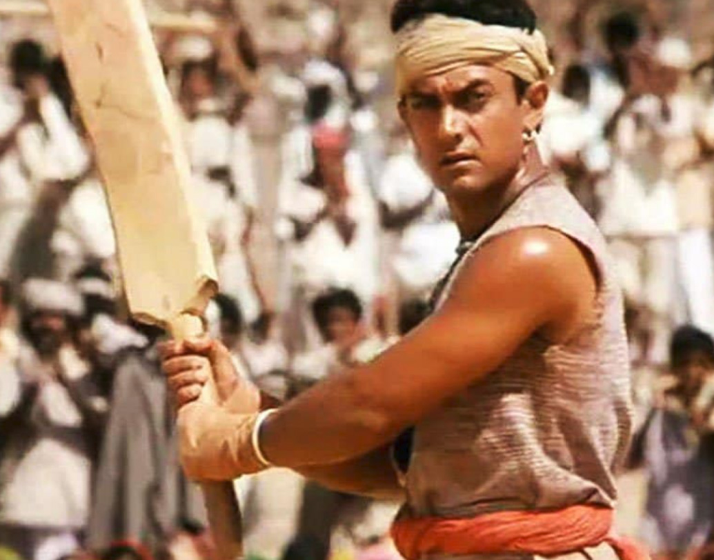 ‘লগান’ ছবিতে আমির খানের ব্যাটের জাদুকরিতেই নাস্তানাবুদ হতে হয়েছিল ইংরেজদের। ইংরেজরা পিছু তো হটেইছিল, সঙ্গে ছবিটিও অস্কারের মনোনয়ন পেয়ে যায়। গোটা ‘লগান’ টিম অর্থাৎ আমির থেকে শুরু করে ছবির পরিচালক আশুতোষ গোয়ারিকর— সক্কলে সই করেছিলেন সেই ব্যাটে। ১ লক্ষ ৫৬ হাজার টাকায় নিলাম হয়েছিল সেই ব্যাট। যদিও সেই টাকা পরে সেবামূলক কাজে লাগানোর সিদ্ধান্ত নিয়েছিলেন ছবির প্রযোজকেরা।