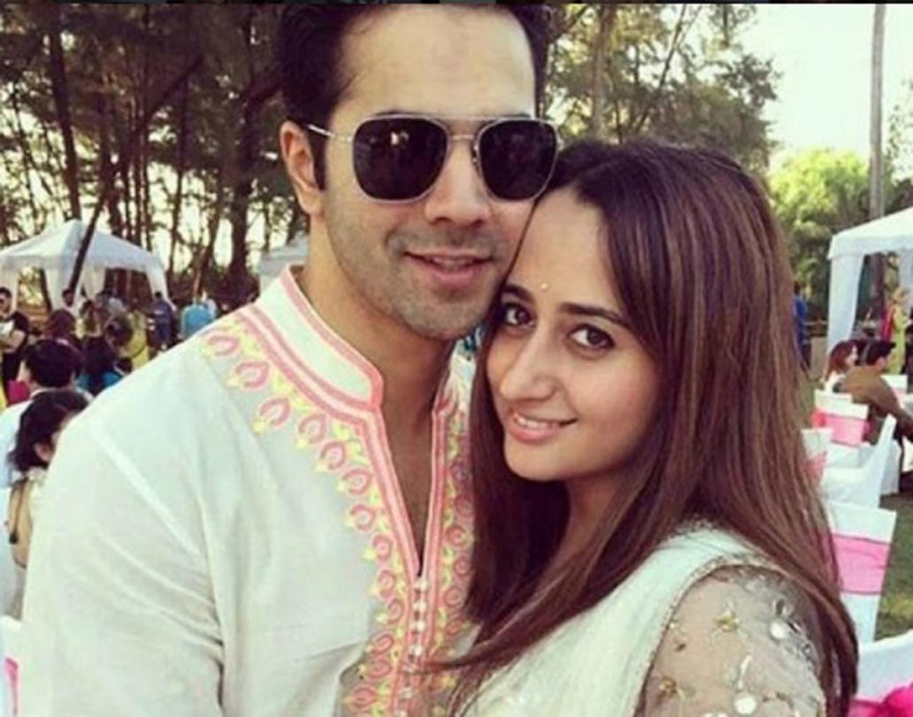 বরুণ আপাতত তাঁর ‘অক্টোবর’, ‘সুই ধাগা’ ছবির শুটিংয়ে ব্যস্ত। বিয়ে নিয়ে সরাসরি কোনও মন্তব্য এখনও করেননি তিনি। কিন্তু তাঁর বিয়ের গুঞ্জন কিন্তু বেশ জোরালো। অনেকেই আবার বলছেন, অনুষ্কা-বিরাটের মতোই ডেস্টিনেশন ওয়েডিং করতে চান বরুণ। তাহলে কি বিয়ের দিন নিয়েও বিরুষ্কার মতোই লুকোচুরি করবেন বরুণরা? উত্তর অবশ্য সময়ের অপেক্ষা।