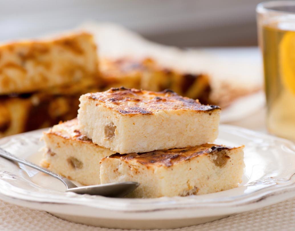 পনিরে রয়েছে প্রোটিন: ডায়েটিশিয়ানেরা জানাচ্ছেন, প্রোটিনে রয়েছে ভরপুর প্রোটিন। ১০০ গ্রাম পনিরের মধ্যে থাকে ১১ গ্রাম প্রোটিন। তা ছাড়া, আয়রন, ক্যালসিয়াম এবং ম্যাগনেসিয়াম সমৃদ্ধ পনির আমিষ খাবারের বিকল্প হিসেবে বহু দিন ধরেই জায়গায় করে নিয়েছে ডায়েট চার্টে।