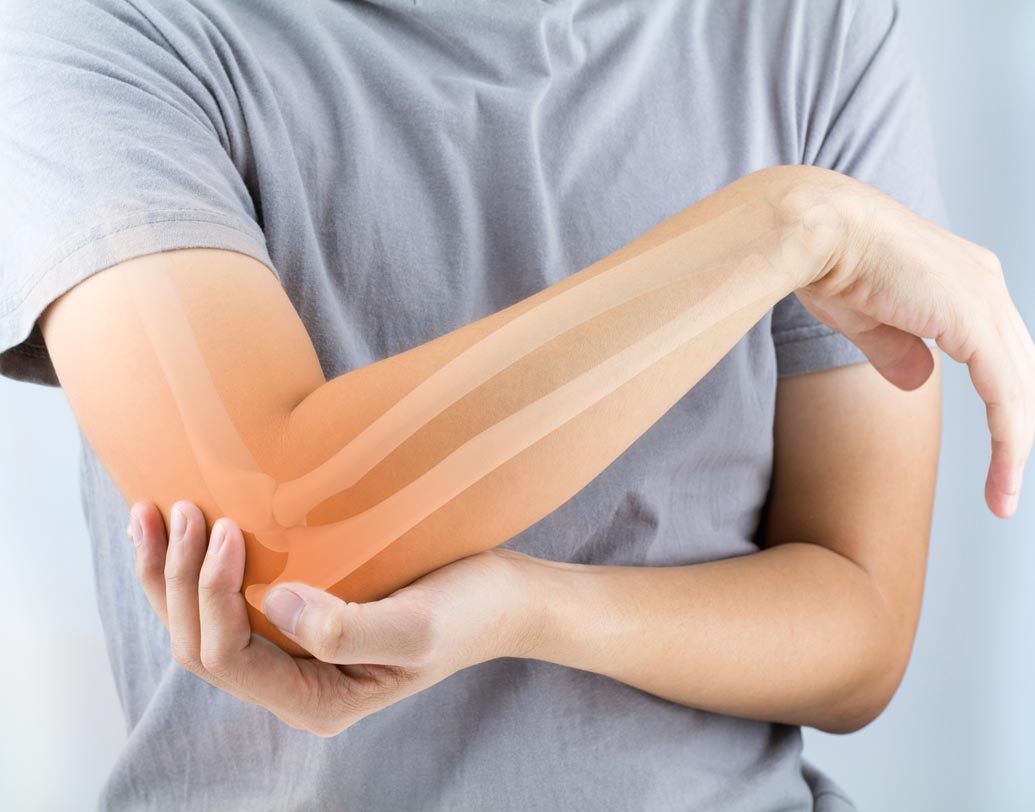 হাড় এবং দাঁত মজবুত করে পনির: নিয়মিত পনির খেলে ক্যালসিয়ামের ঘাটতি পূরণ হয়। দাঁত এবং হাড়ের গঠন মজবুত হয়। বিশেষজ্ঞদের মতে, শরীরে দৈনন্দিন চাহিদার ৮ শতাংশ ক্যালসিয়াম পনির থেকেই পূরণ হতে পারে।