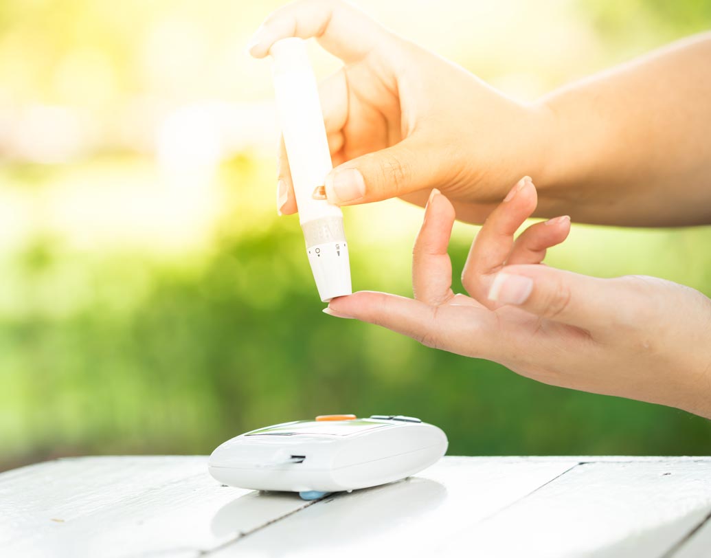 নিয়ন্ত্রণে থাকে সুগার: পনিরের মধ্যে প্রোটিন জাতীয় উপাদান রক্তে শর্করার পরিমাণ নিয়ন্ত্রণে রাখে। তা ছাড়া, ম্যাগনেসিয়াম হার্ট ভাল রাখে। শরীরের প্রতিরোধ ক্ষমতা বাড়ায়।