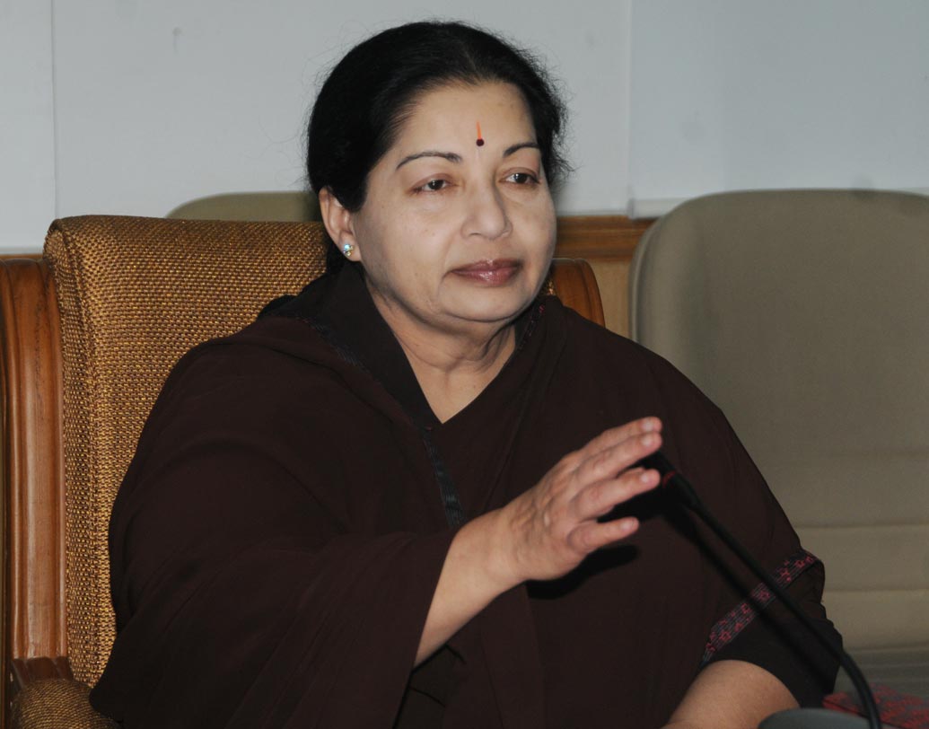 জয়রাম জয়ললিতা: প্রবাদপ্রতিম তামিল অভিনেতা এম জি রামচন্দ্রনের হাত ধরে তামিল রাজনীতিতে আত্মপ্রকাশ জয়ললিতার। সাধারণের কাছে তিনি ‘আম্মা’ নামেই জনপ্রিয়। ১৯৮৪ থেকে ১৯৮৯ সাল পর্যন্ত রাজ্যসভার সাংসদ ছিলেন। এমজিআরের মৃত্যুর পর ১৯৯১ সালে তামিলনাড়ুর মুখ্যমন্ত্রী হন ‘আম্মা’। মোট তিনবার মুখ্যমন্ত্রীর দায়িত্ব সামলেছেন তিনি। ২০১৬ সালের ডিসেম্বর মাসে মৃত্যু হয় তাঁর।