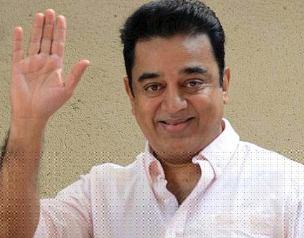 কমল হাসন: রাজনীতিতে পা রাখার ইঙ্গিত গত বছরই দিয়েছিলেন এই দাপুটে অভিনেতা। বুধবার মাদুরাই থেকেই আনুষ্ঠানিক ভাবে  দল ঘোষণা করলেন তিনি। তাঁর দলের নাম মাক্কাল নিধি মইয়ম। তবে শুধু ‘রাজনীতি’ করার জন্য রাজনীতিতে আসতে চান না। তাঁর দাবি, তামিলনাড়ুর রাজনীতিতে বদল সম্ভব। রাজনীতিতে এসে সেই পরিবর্তন আনাই লক্ষ্য ৬২ বছরের এই অভিনেতার।