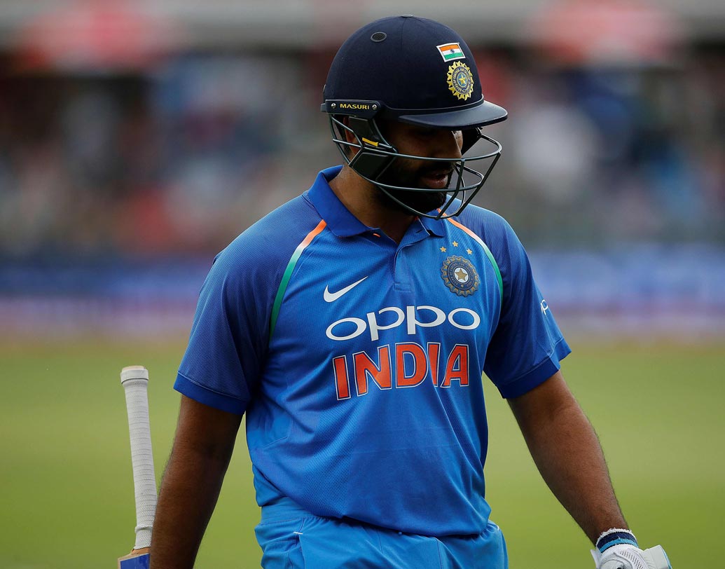 লোকেশ রাহুল: পর পর দু’টি টি২০ ম্যাচে ফ্লপ রোহিত শর্মার পরিবর্তে এই ম্যাচে দলে জায়গা হতে পারে রাহুলের। এমনিতেও রাহুলের টি২০ কেরিয়ার গ্রাফ বেশ ভাল।