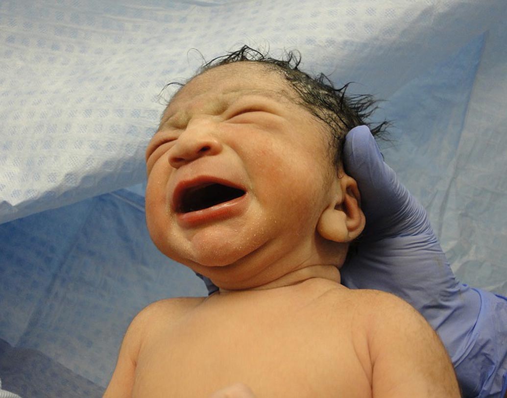 উচ্চ আয়ের দেশ না হলেও শ্রীলঙ্কায় শিশু মৃত্যুর হার অনেক কম (প্রতি হাজারে মৃত্যু হয় ৫ জনের)। বিশ্বের মধ্যে শিশু মৃত্যু সবচেয়ে কম হয় জাপানে (প্রতি ১ হাজার ১১১ জনে ১ জন)। কম শিশু মৃত্যুর হারে দ্বিতীয় এবং তৃতীয় স্থানে রয়েছে আইসল্যান্ড এবং সিঙ্গাপুর।