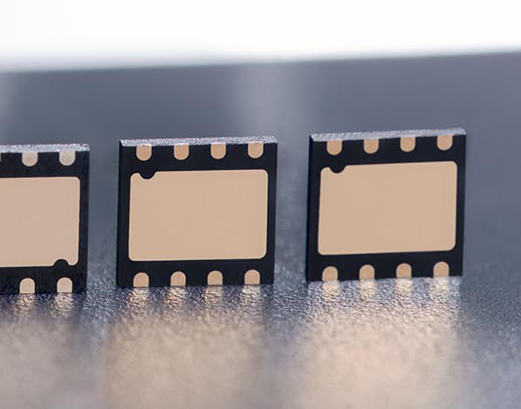 অনেকেই প্রশ্ন করছেন, পুরনো মোবাইল নম্বর বদলে কি নতুন নম্বর নিতে হবে? না! কারণ, আপাতত আপনার মোবাইল নম্বর বদলাচ্ছে না। টেলিকম দফতরের নির্দেশ, সাধারণ মোবাইল নয়, কেবলমাত্র ‘মেশিন টু মেশিন’(এম টু এম)-এর সিম কার্ডেরই নম্বর ১৩ ডিজিটের হবে। ছবি: সংগৃহীত।